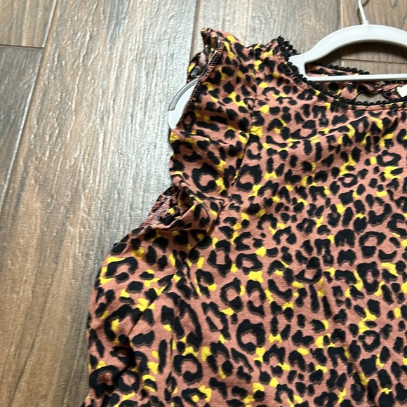 LOFT Leopard Print Cutout Back Ruffle Blouse Large - Picture 4 of 9